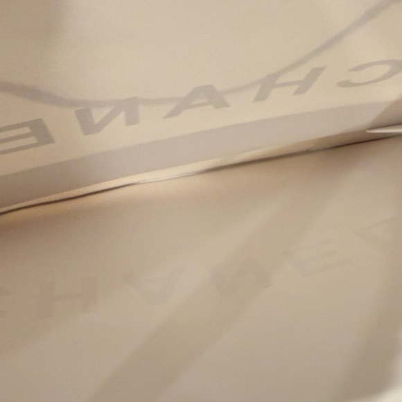 CHANEL Classic White and Black Shopping Bag - New - Picture 4 of 4